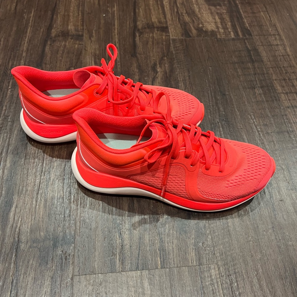 RARE lululemon blissfeel shoes size 9